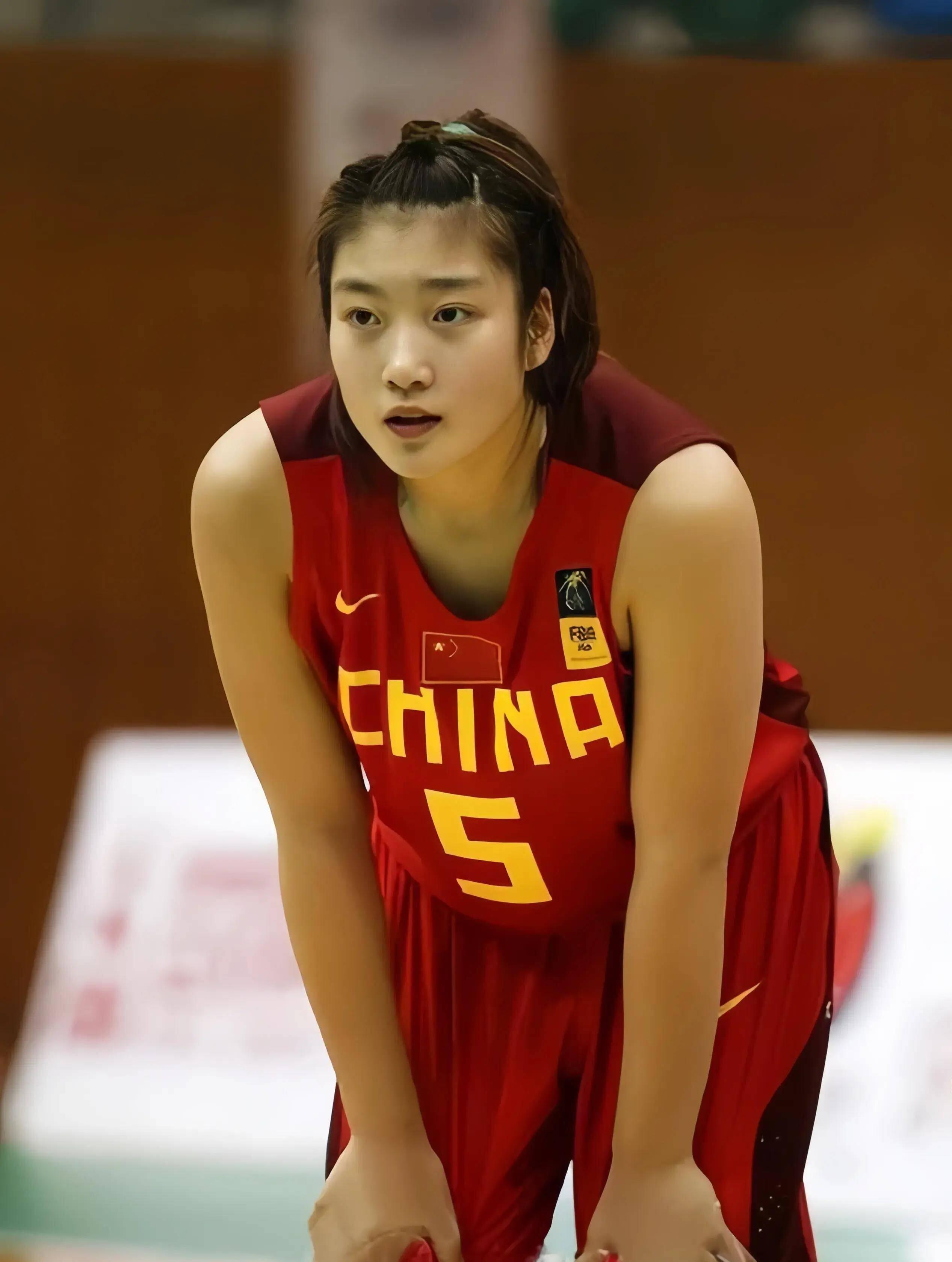 爱游戏体育-宫鲁鸣妥协了？李梦现身江苏苦练，有望回归，亚洲杯卫冕有戏了