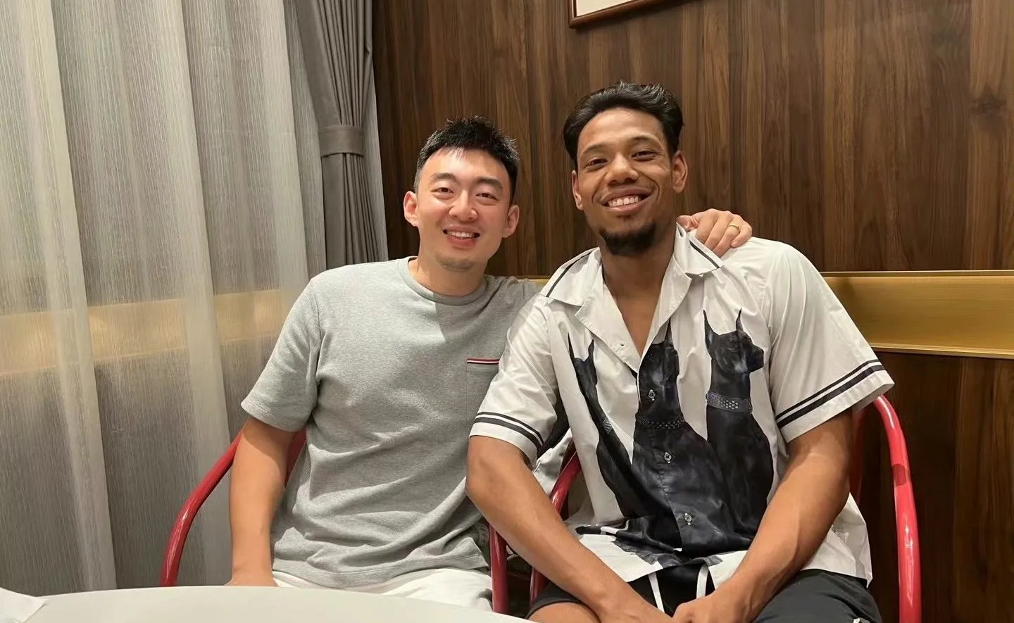 爱游戏体育-球队续约16岁中场哥伦，感谢球员家人对拉玛西亚的信任
