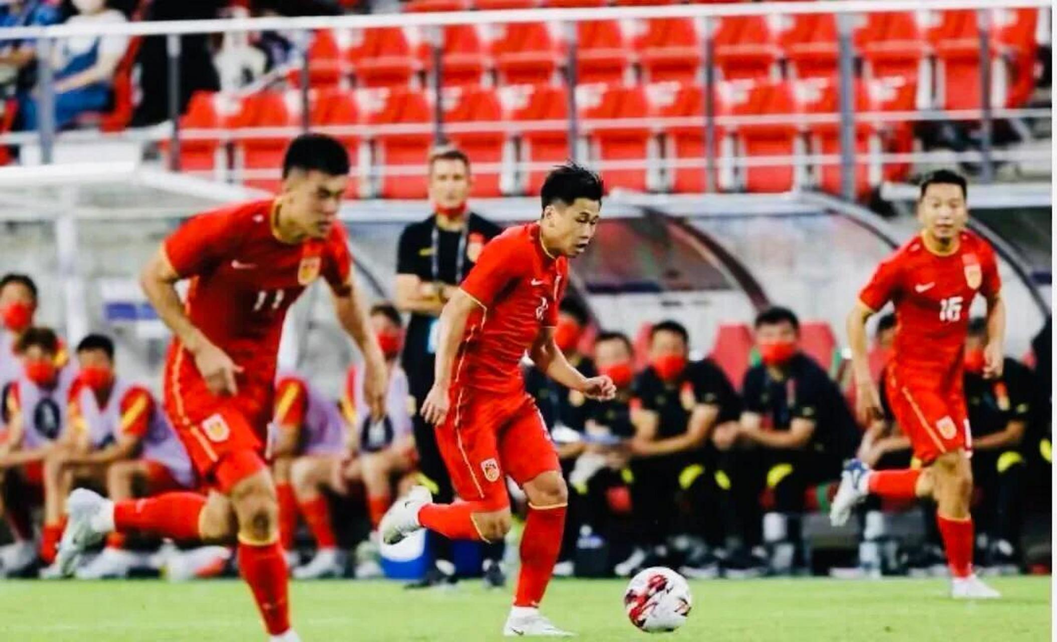 国足1-0复仇香港队，以东亚杯季军收官，香港男足再遭挫败